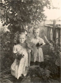 SA (right) with sister Tamara Photos from the archive of S. Alexievich